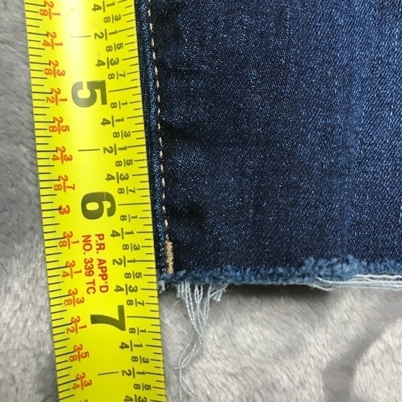 Calvin Klein Jeans Stone Wash Cutoff Bermuda Repreve Stretch Jean Shorts Size 4 - Picture 9 of 13